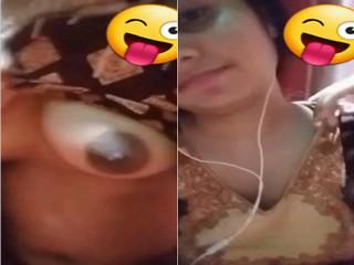 Sexy Desi Girl Shows Her Big Boobs