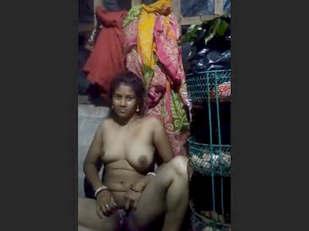 Village Bhabhi Shows Her Nude Body