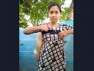 Desi Hot Babe Outdoor bath vdo