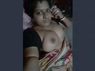 Indian Boudi Showing Boobs And Pussy