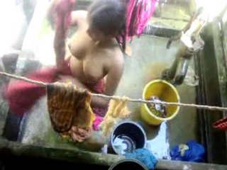 lucknow sisters taking bath together