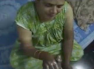 Indian Hot Village Bhabhi Juicy Handjob