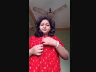 Desi Bhabhi showing her yummy big boobs & pussy