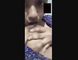 Desi girl sucking her own boobs