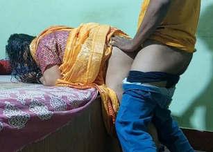 Yellow saree maid lifting her dress for boss full anal entry