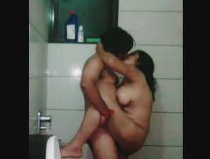 Desi bhabhi fucked by hubby’s friend in standing & doggy position in bathroom