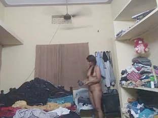 Desi girl recording her nude clip