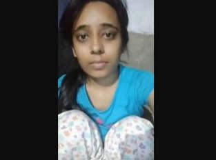 Indian girl making her own pissing video