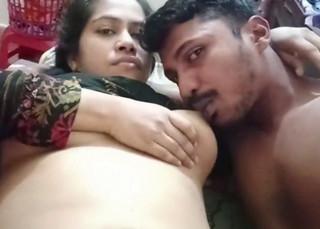 Desi wife says SUCK MY TITS AND FINGER ME