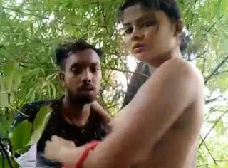 Village lovers fucking in Jungle