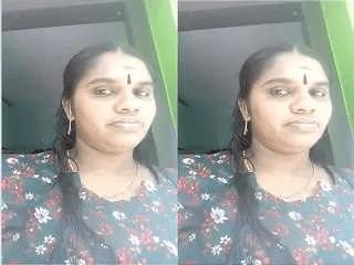 Horny Mallu Bhabhi Showing Her Pussy Part 1