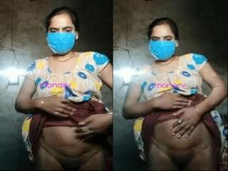 Bhabhi Showing Her Pussy