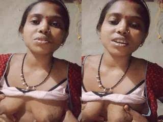 Odia Bhabhi Showing her Boobs
