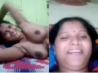 Sexy Desi Bhabhi Showing Her Big Boobs