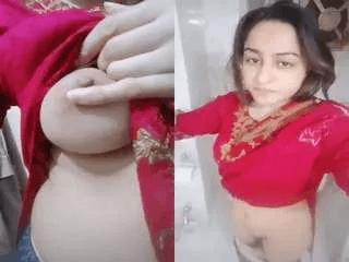 Sexy Paki Girl Showing Her Boobs and Wet Pussy