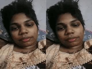Cute Tamil Girl Showing her Boobs on Video Call