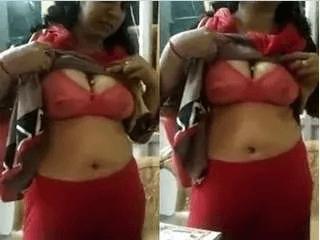 Desi Girl Showing Her Pussy