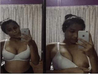 Cute Lankan Girl Showing her Boobs