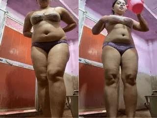 Sexy Desi Girl Bathing