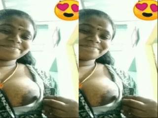 Shy Mallu Bhabhi Showing Her Boobs
