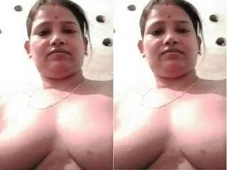 Desi Boudi Strip her Cloths and Showing Her Boobs and Pussy Part 1