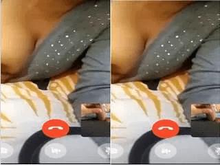 Bhabhi Showing Boob