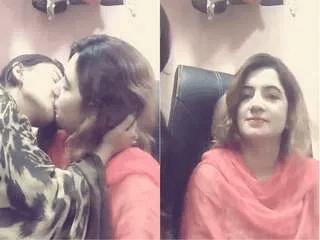 Desi Lesbo Girls Kissing