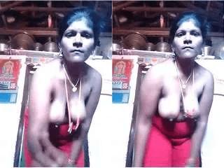 Village Bhabhi Strip her Cloths and Showing Her Nude Body Part 1