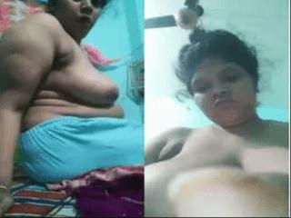 Desi BBW Bhabhi Shows Her Boobs