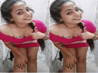 Hot Indian Girl Shows her Boobs and Pussy Part 14