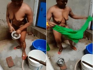 Desi Bhabhi Bathing