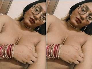 Hot Look Nri Girl Play With her Boobs and Pussy