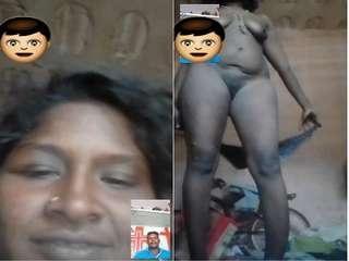 Village Bhabhi Showing Nude Body to Lover On Video call