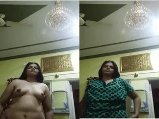 Desi Bhabhi Shows Her Boobs