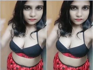 Sexy Desi girl Shows her Nude body