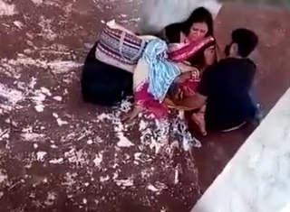 Mature bhabhi outdoor pussy fingering by lover