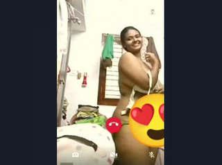 Desi Sexy Tanker Bhabhi on vc 2 clips part 1