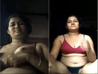 Boudi Shows her Boobs and Fingering