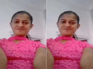 Cute Lankan Girl Shows her Boobs
