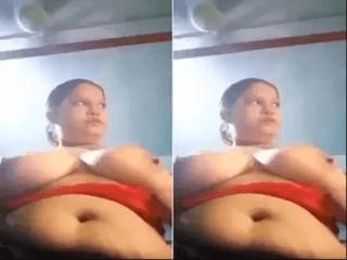 Desi BBW Bhabhi Showing Her Boobs