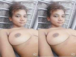 Desi girl Showing Her Boobs