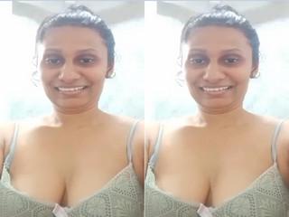 Sexy Lankan Wife Shows Boobs Part 2