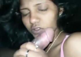 Desi girlfriend in bra sucking bf’s cock