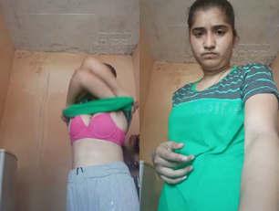 Desi girl showing her nude body