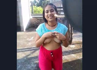 Desi Cute gf exposed