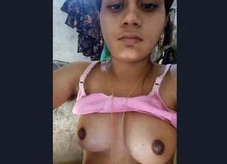 Desi Village Bhabhi Showing Her Nude Body