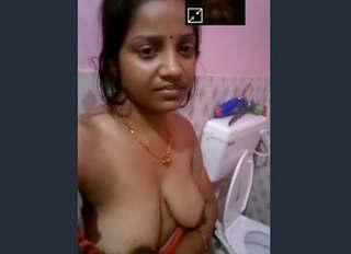 Desi Beautiful Village Bhabi Showing