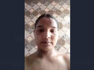 Desi Hot Bhabhi Bathing Vdo