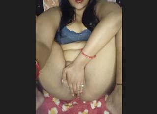 Modern Indian Bhabhi Showing Her Hot Pussy