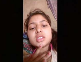 Young desi maal pressing her boobs